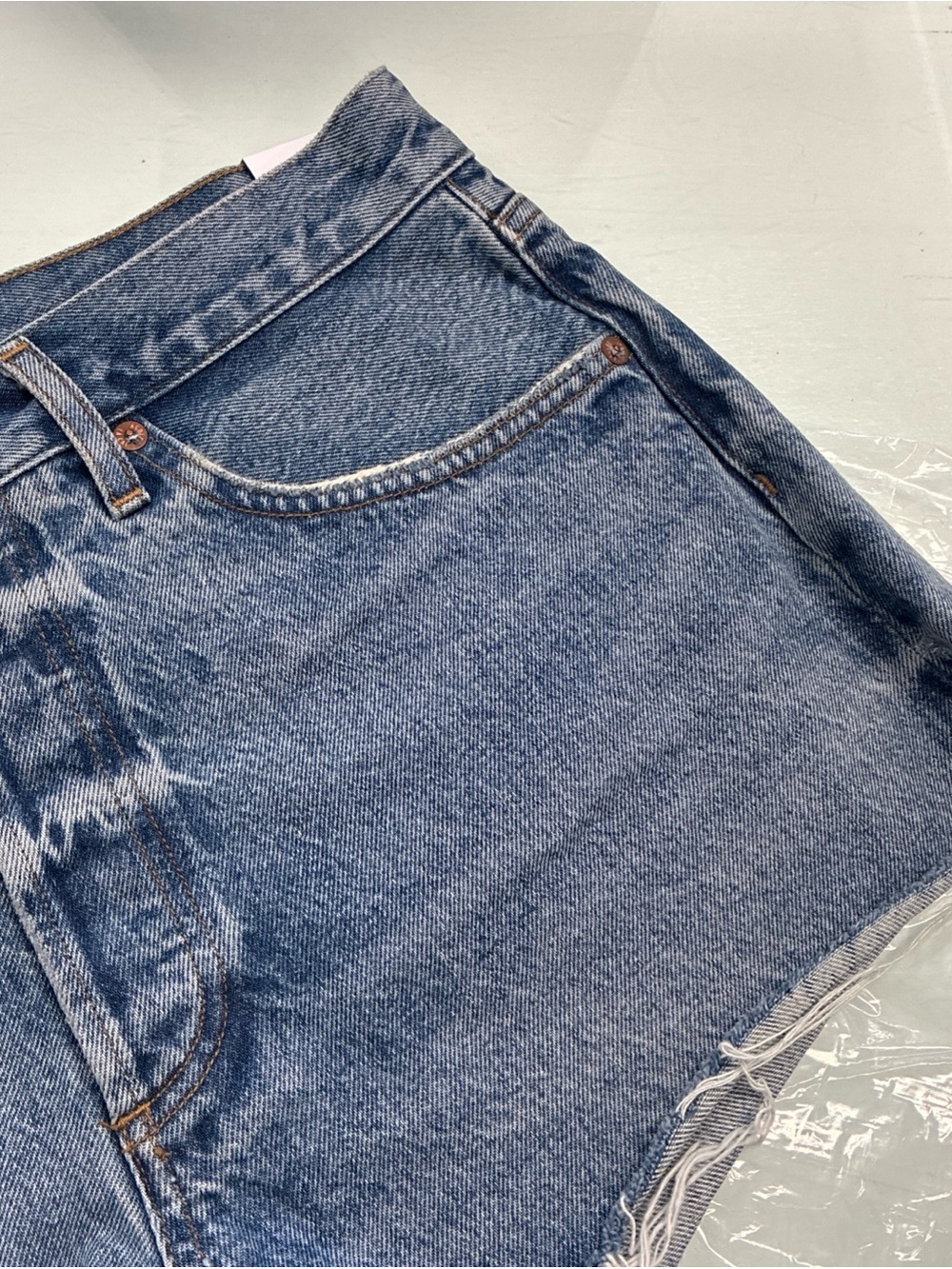 Agolde Parker Vintage Cut Off Short - Light Wash Blue Denim - Size 29 NWT New - Picture 3 of 16
